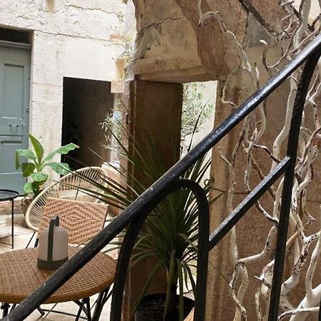 Les Fresques De Leon Daire Tournus Dış mekan fotoğraf